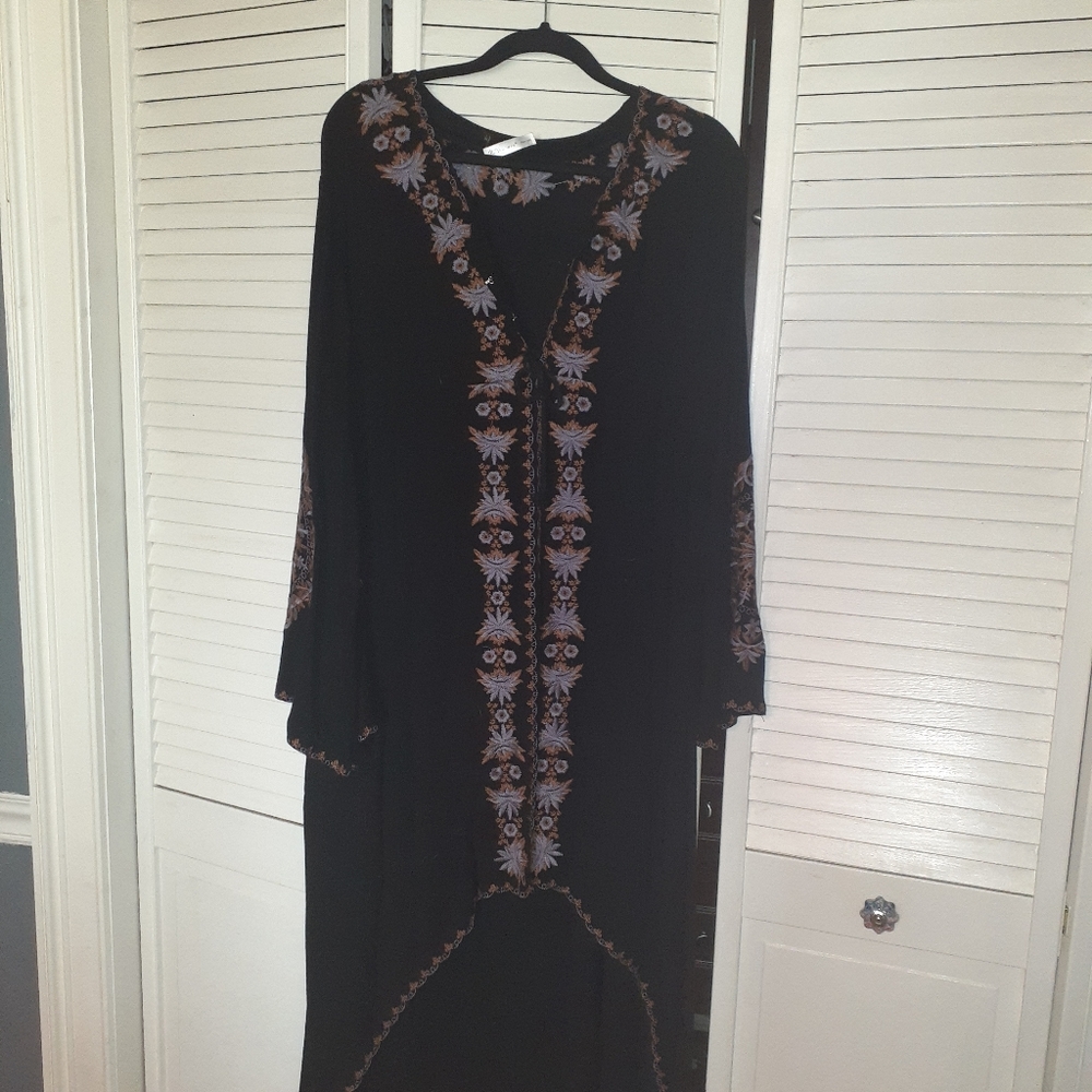 **FREE SHIPPING**Embroidered dress